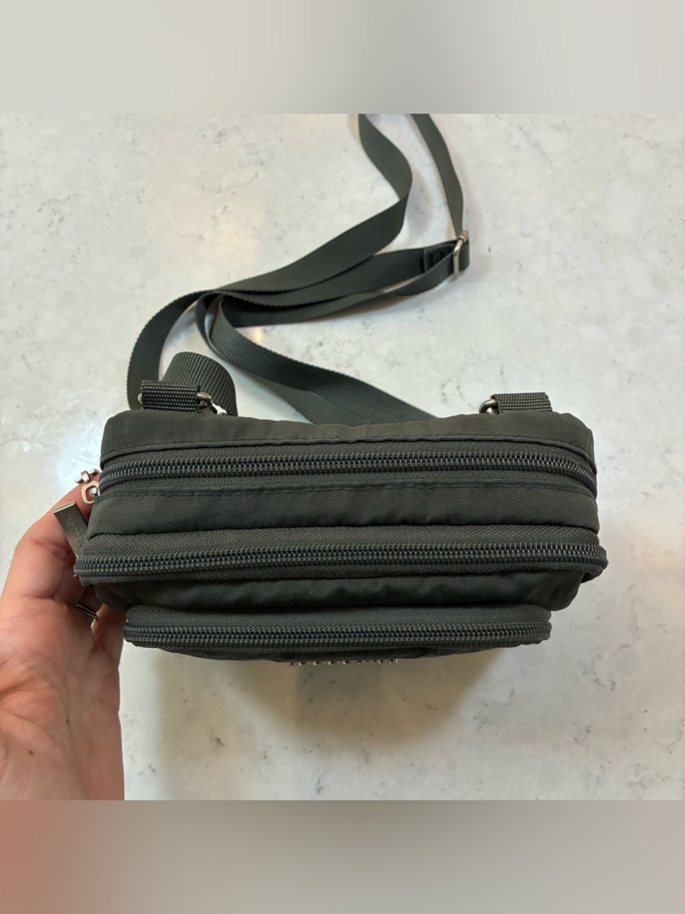 baggallini Trifecta RFID Wallet Crossbody Bag in Charcoal - Picture 4 of 11